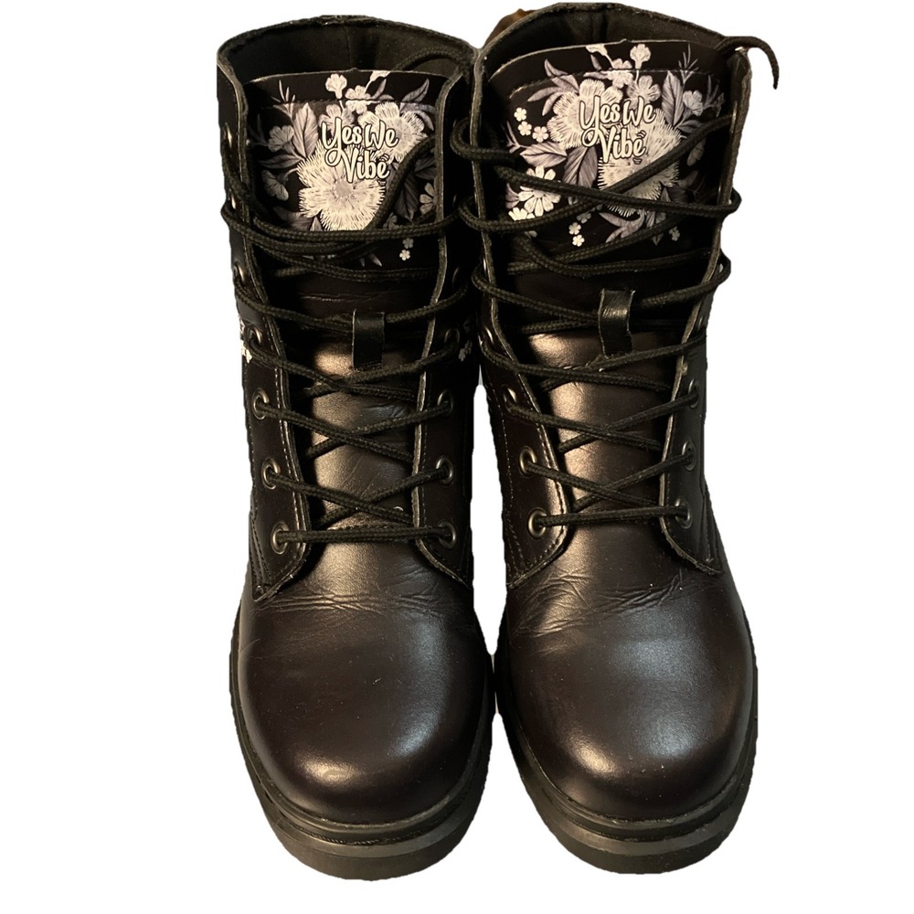Yes We Vibe Vegan Leather‎ Black W/ White Flower Mandala Boots W 8 1/2